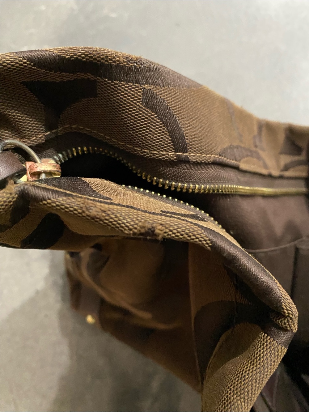 Coach Y2k Brown Signature Canvas Hobo Tote/shoulder Bag 12โX14โ
(May 026) - Picture 7 of 10